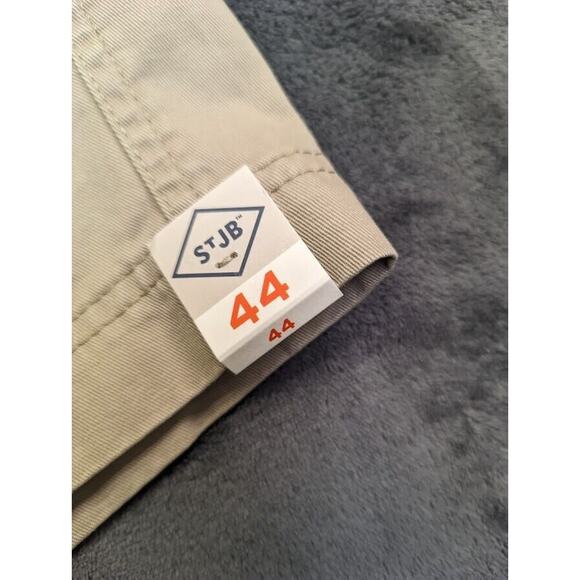 St. John's Bay Men's Shorts British Khaki Legacy Flat Front Size 44 x 10" Inseam - Picture 4 of 10